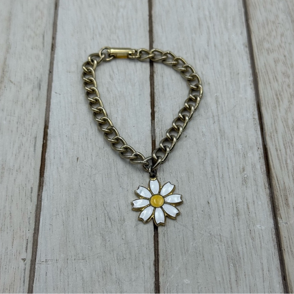 Gold Sarah cov Daisy Chain Bracelet